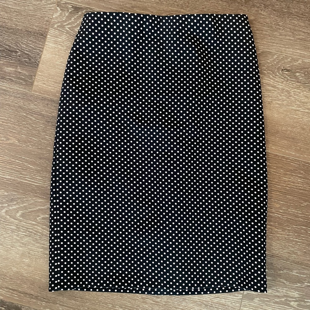 Philosophy Sz 6 black and white polka dot pencil skirt